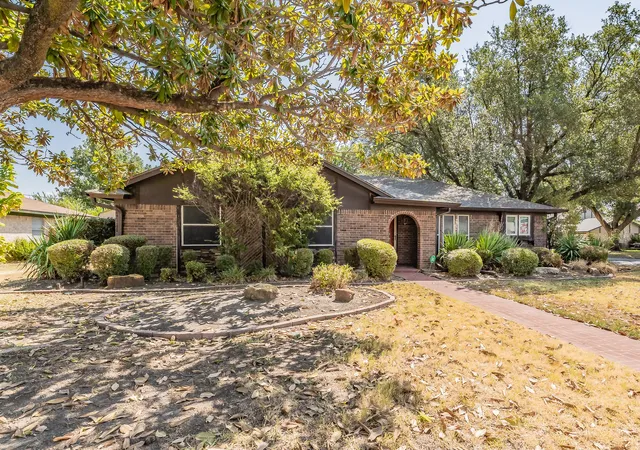 Photo 3 of Single family home for sale at 5500 Meadow Oak St, North Richland Hills, TX 76180 | MLS# 21373621 | Listing updated on 2026-10-04