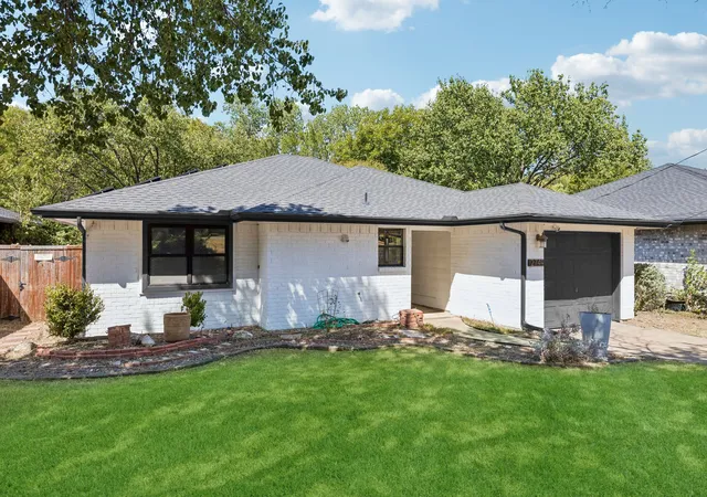 Photo 1 of Single family home for sale at 2749 Buna Dr, Dallas, TX 75211 | MLS# 21373605 | Listing updated on 2026-10-07