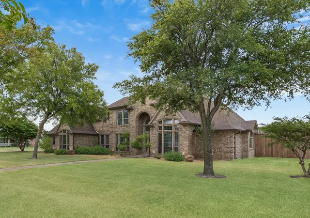 Photo 2 of Single family home for sale at 8630 Glenloch Dr, Red Oak, TX 75154 | MLS# 21359860 | Listing updated on 2026-09-03