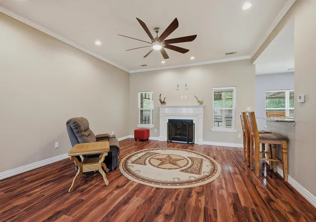 Photo 4 of Single family home for sale at 230 Bent Oak Dr, Pottsboro, TX 75076 | MLS# 21375937 | Listing updated on 2026-09-03