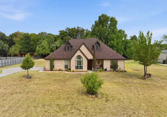 Photo 1 of Single family home for sale at 197 Savannah Dr, Weatherford, TX 76087 | MLS# 21368142 | Listing updated on 2026-10-06