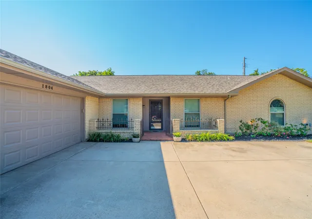 Photo 3 of Single family home for sale at 1804 Lincolnshire Dr, Bedford, TX 76021 | MLS# 21376018 | Listing updated on 2026-09-03