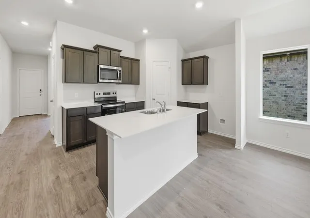 Photo 3 of Sale Pending at 1936 Freeman St, Tyler, TX 75704 | MLS# 21376086 | Listing updated on 2026-09-21