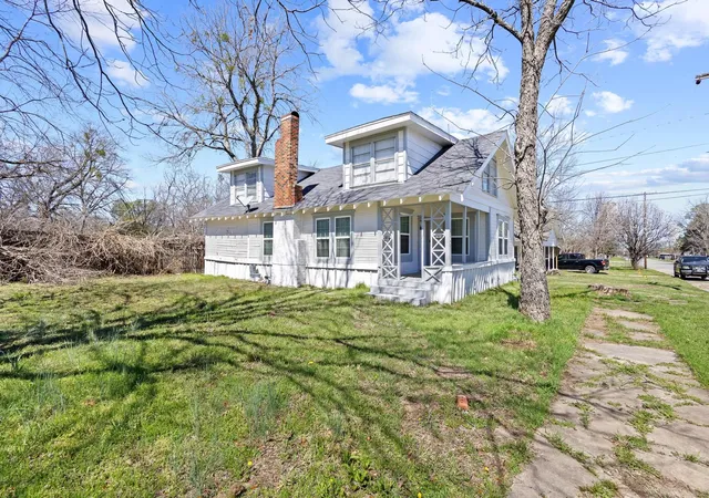 Photo 1 of Single family home for sale at 709 N Chandler Ave, Denison, TX 75020 | MLS# 21376088 | Listing updated on 2026-09-03