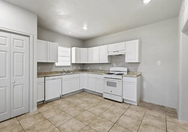 Photo 3 of Single family home for sale at 709 N Chandler Ave, Denison, TX 75020 | MLS# 21376088 | Listing updated on 2026-09-03