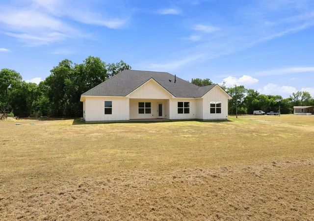 Photo 2 of Single family home for sale at 1350 County Rd 4040, Ector, TX 75439 | MLS# 21372190 | Listing updated on 2026-10-03