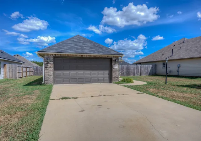 Photo 2 of Single family home for sale at 370 Camden Hl St, Haughton, LA 71037 | MLS# 21374465 | Listing updated on 2026-09-16