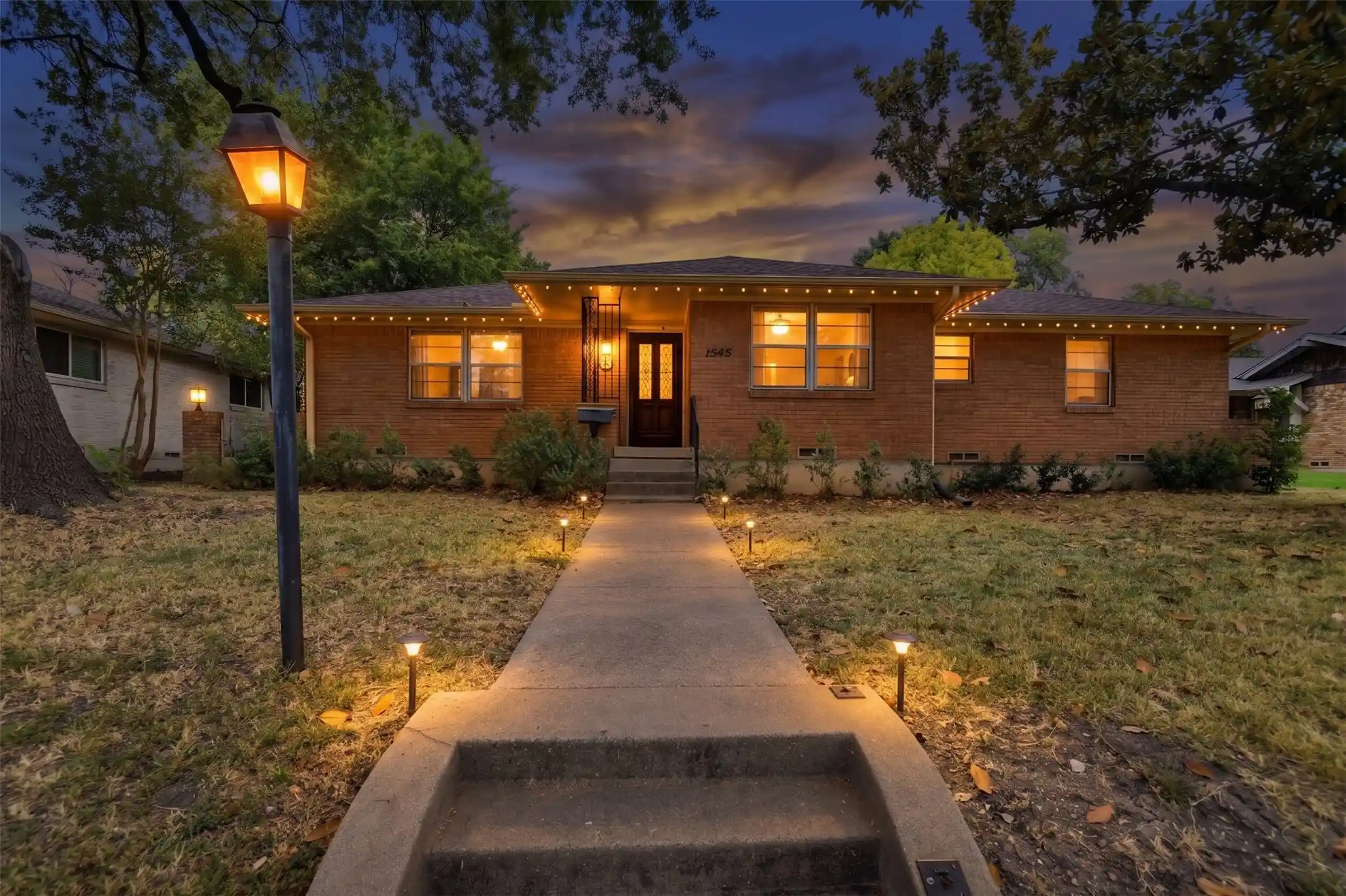 Single family home for sale at 1545 W Pentagon Pkwy, Dallas, TX 75224 | MLS# 21374286