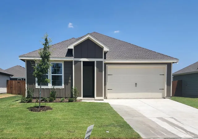 Photo 1 of Single family home for sale at 1135 Bristlecone Dr, Nevada, TX 75173 | MLS# 21376121 | Listing updated on 2026-10-02