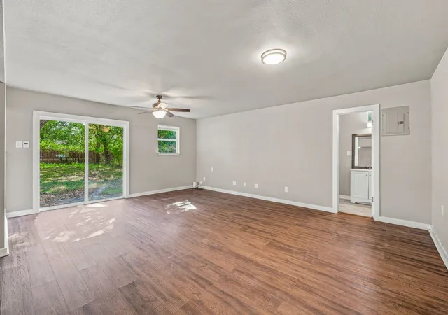 Photo 3 of Single family home for sale at 207 Morgan Ml Rd, Stephenville, TX 76401 | MLS# 21374990 | Listing updated on 2026-09-03