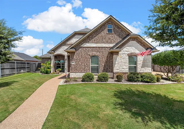 Photo 1 of Single family home for sale at 804 Gallant Fox, Hewitt, TX 76643 | MLS# 21375798 | Listing updated on 2026-09-04