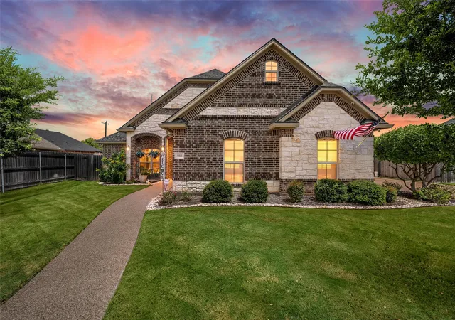 Photo 3 of Single family home for sale at 804 Gallant Fox, Hewitt, TX 76643 | MLS# 21375798 | Listing updated on 2026-09-04