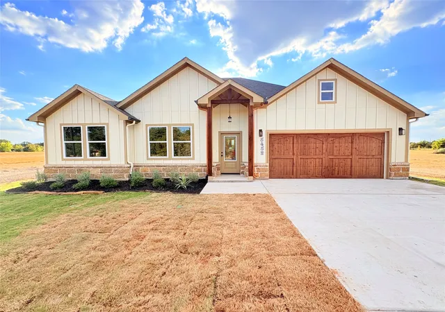 Photo 2 of Single family home for sale at 5452 County Rd 3521, Quinlan, TX 75474 | MLS# 21376165 | Listing updated on 2026-10-06