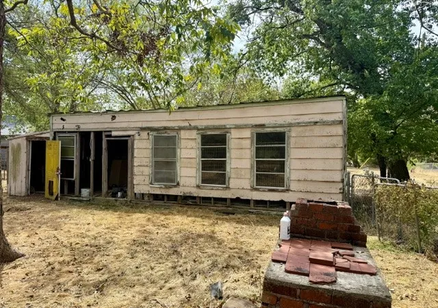 Photo 17 of Single family home for sale at 1119 Commerce Dr, Greenville, TX 75401 | MLS# 21373352 | Listing updated on 2026-10-07