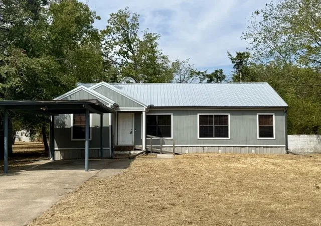 Photo 2 of Single family home for sale at 1119 Commerce Dr, Greenville, TX 75401 | MLS# 21373352 | Listing updated on 2026-10-07