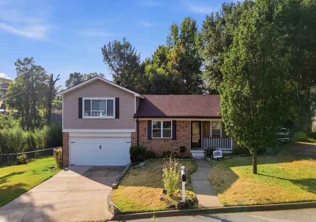 Photo 2 of Single family home for sale at 1508 Rayford Rd, Henderson, TX 75654 | MLS# 21369932 | Listing updated on 2026-09-23