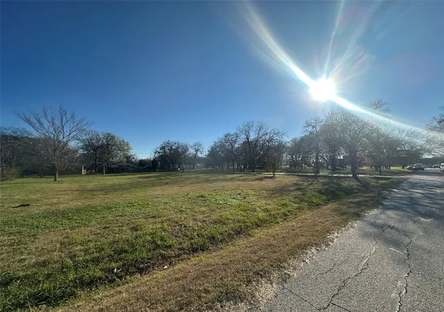 Photo 2 of Land for sale at Tbd E Freeman St, Ennis, TX 75119 | MLS# 21376184 | Listing updated on 2026-09-03