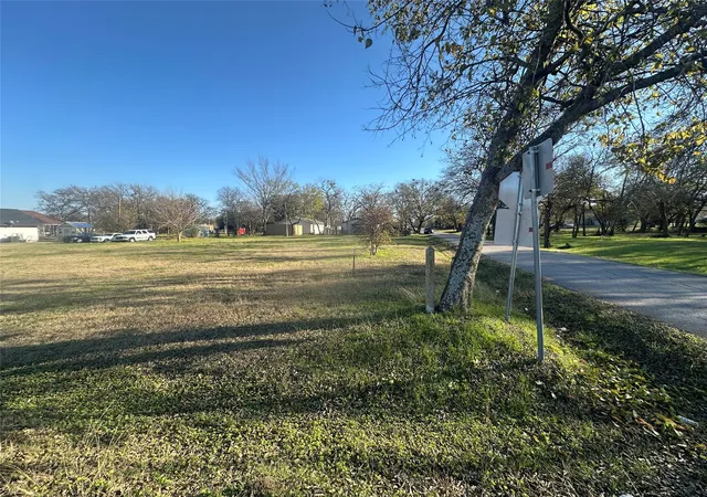 Photo 3 of Land for sale at Tbd E Freeman St, Ennis, TX 75119 | MLS# 21376184 | Listing updated on 2026-09-03