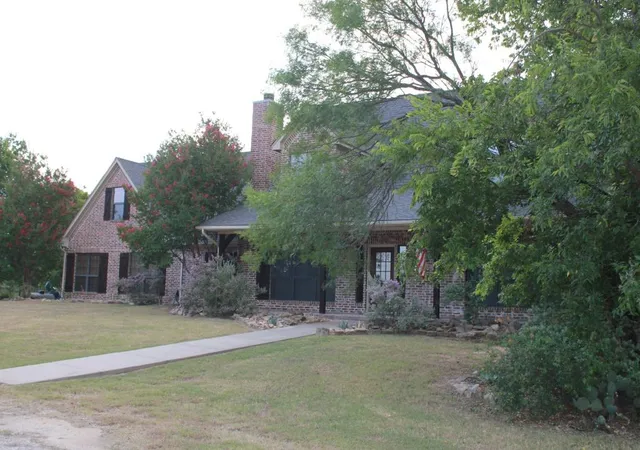 Photo 3 of Single family home for sale at 197 E Bay Dr, Bridgeport, TX 76426 | MLS# 21376144 | Listing updated on 2026-09-03