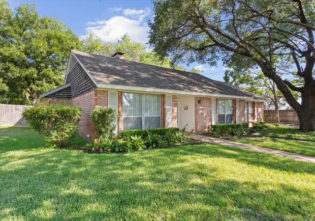Photo 3 of Single family home for sale at 4801 Lake Englewood Dr, Waco, TX 76710 | MLS# 21375975 | Listing updated on 2026-10-01