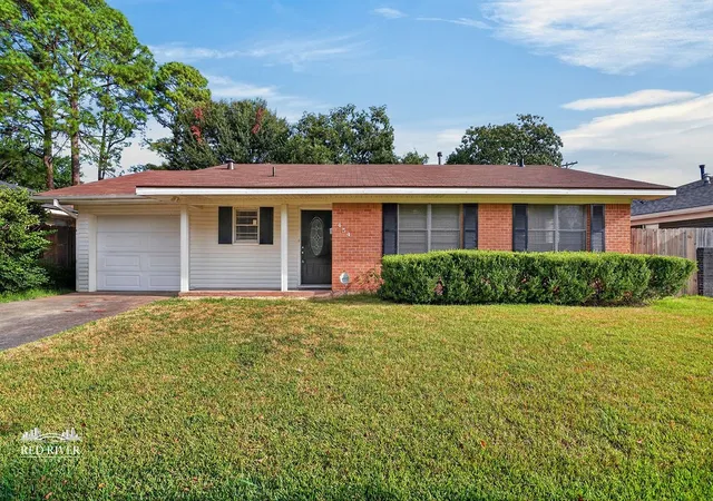Photo 2 of Single family home for sale at 454 Arthur Ave, Shreveport, LA 71105 | MLS# 21376200 | Listing updated on 2026-10-05