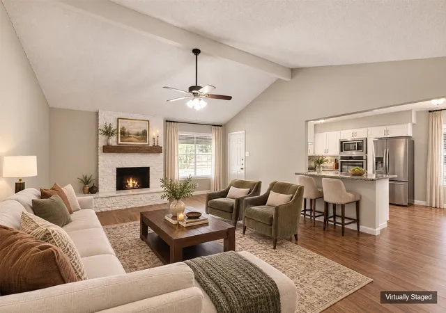 Photo 2 of Single family home for sale at 826 Glacier Ln, Grapevine, TX 76051 | MLS# 21376231 | Listing updated on 2026-09-30