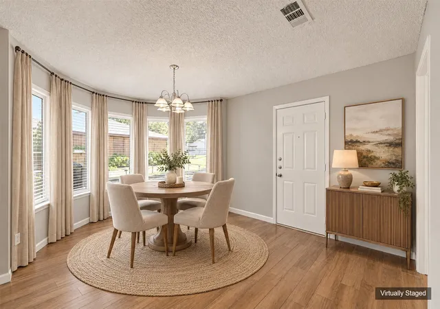 Photo 4 of Single family home for sale at 826 Glacier Ln, Grapevine, TX 76051 | MLS# 21376231 | Listing updated on 2026-09-30