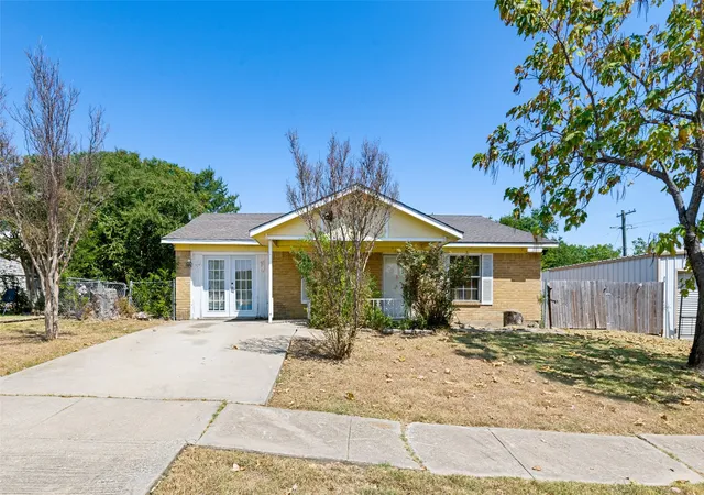Photo 1 of Single family home for sale at 404 Yellow Jacket Dr, Ferris, TX 75125 | MLS# 21373500 | Listing updated on 2026-09-03