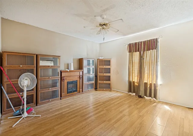 Photo 4 of Single family home for sale at 404 Yellow Jacket Dr, Ferris, TX 75125 | MLS# 21373500 | Listing updated on 2026-09-03