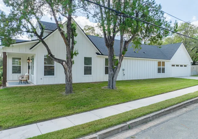 Photo 3 of Single family home for sale at 2024 N 5th Street, Waco, TX 76708 | MLS# 21376272 | Listing updated on 2026-09-28