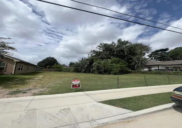 Photo 1 of Land for sale at 3519 Meyers St, Dallas, TX 75215 | MLS# 21376297 | Listing updated on 2026-10-06
