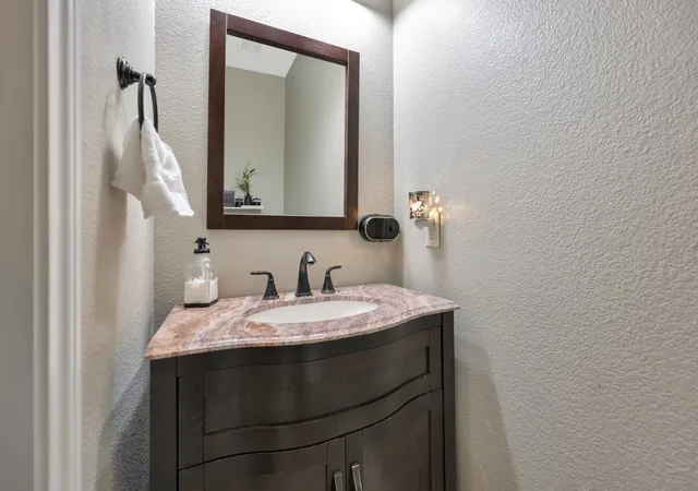 Photo 20 of Single family home for sale at 102 Lakeway Ln, Justin, TX 76247 | MLS# 21370571 | Listing updated on 2026-10-08