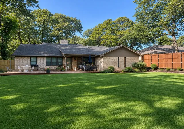Photo 2 of Single family home for sale at 2858 Cresthaven Dr, Grapevine, TX 76051 | MLS# 21376127 | Listing updated on 2026-09-17