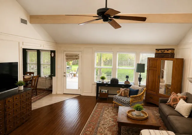 Photo 3 of Single family home for sale at 2858 Cresthaven Dr, Grapevine, TX 76051 | MLS# 21376127 | Listing updated on 2026-09-17