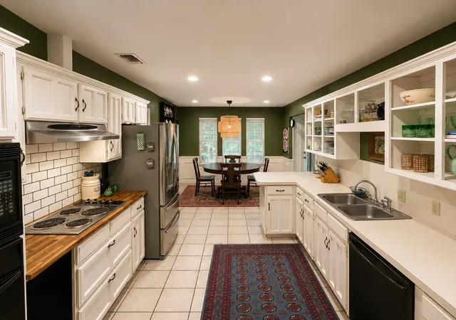 Photo 4 of Single family home for sale at 2858 Cresthaven Dr, Grapevine, TX 76051 | MLS# 21376127 | Listing updated on 2026-09-17