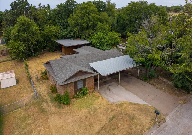 Photo 2 of Sale Pending at 403 Hogle St, Weatherford, TX 76086 | MLS# 21376187 | Listing updated on 2026-10-06