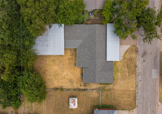 Photo 3 of Sale Pending at 403 Hogle St, Weatherford, TX 76086 | MLS# 21376187 | Listing updated on 2026-10-06