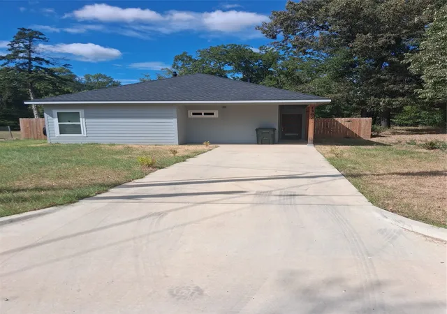 Single family home for sale at 1307 W 33rd Street, Tyler, TX 75702 | MLS# 21376326