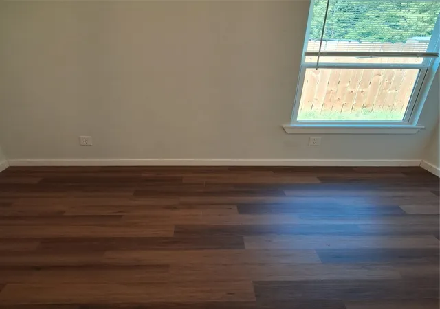 Photo 2 of Single family home for sale at 1307 W 33rd Street, Tyler, TX 75702 | MLS# 21376326 | Listing updated on 2026-09-23