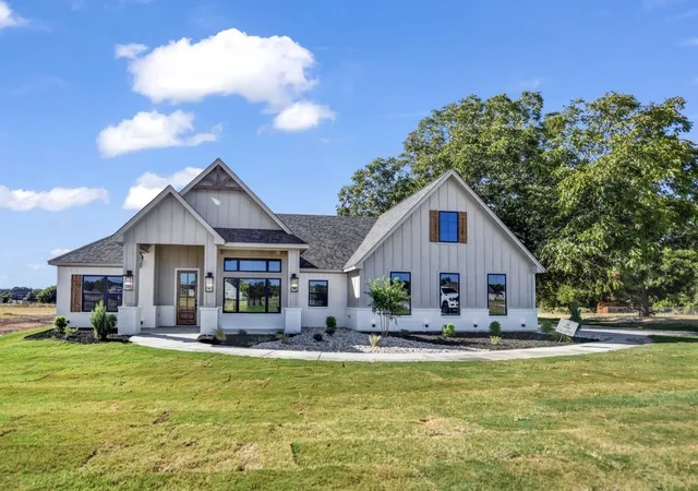 Single family home for sale at 1016 Arbor Vista Dr, Azle, TX 76020 | MLS# 21367962 | Listing updated on 2026-10-08