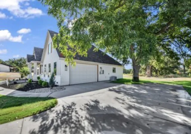Single family home for sale at 1016 Arbor Vista Dr, Azle, TX 76020 | MLS# 21367962 | Listing updated on 2026-10-08
