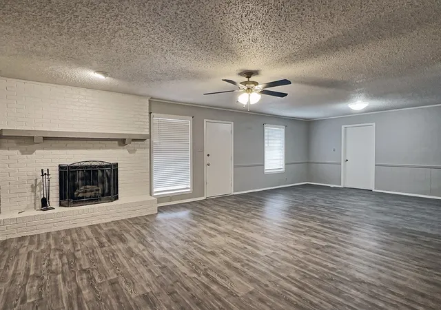 Photo 2 of Single family home for sale at 806 Humphrey St, Athens, TX 75751 | MLS# 21376342 | Listing updated on 2026-09-28