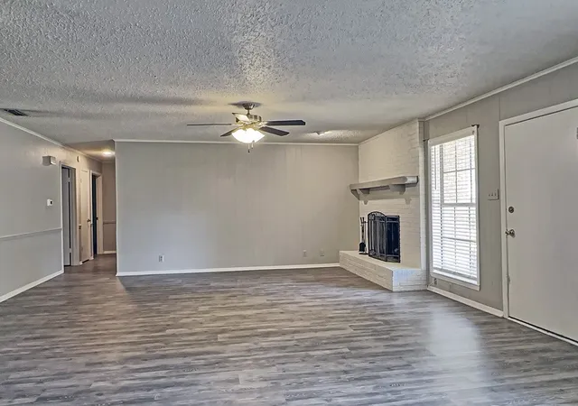 Photo 3 of Single family home for sale at 806 Humphrey St, Athens, TX 75751 | MLS# 21376342 | Listing updated on 2026-09-28