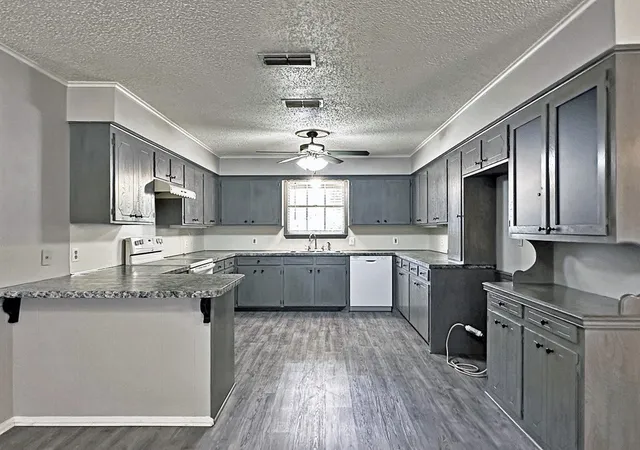 Photo 4 of Single family home for sale at 806 Humphrey St, Athens, TX 75751 | MLS# 21376342 | Listing updated on 2026-09-28