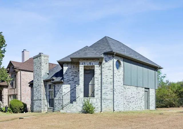 Photo 2 of Single family home for sale at 12627 Ridgeside Dr, Balch Springs, TX 75180 | MLS# 21376346 | Listing updated on 2026-09-03