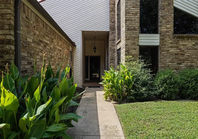Photo 2 of Single family home for sale at 3827 Ashbury Ln, Bedford, TX 76021 | MLS# 21374593 | Listing updated on 2026-10-07