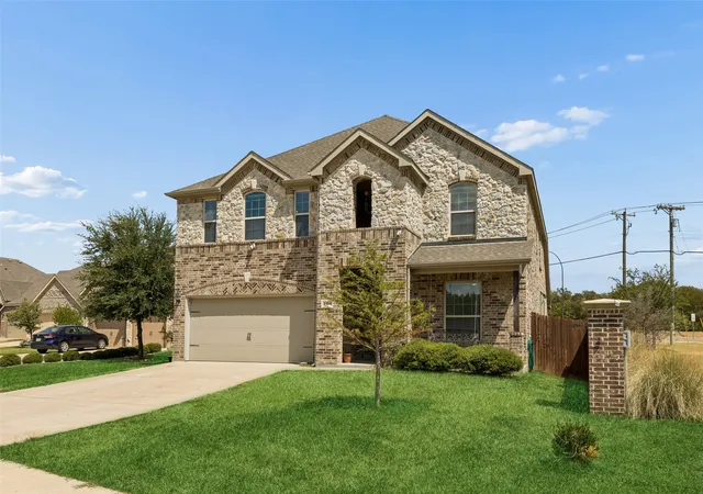 Photo 1 of Single family home for sale at 1304 Mountain View Ln, Kennedale, TX 76060 | MLS# 21376285 | Listing updated on 2026-10-02