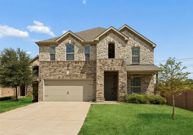 Photo 2 of Single family home for sale at 1304 Mountain View Ln, Kennedale, TX 76060 | MLS# 21376285 | Listing updated on 2026-10-02