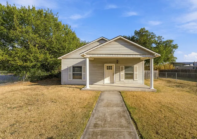 Photo 1 of Single family home for sale at 503 E Main St, Decatur, TX 76234 | MLS# 21376410 | Listing updated on 2026-09-30