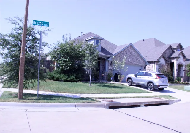 Photo 3 of Single family home for sale at 5301 Brazos Ln, Argyle, TX 76226 | MLS# 21348368 | Listing updated on 2026-09-03